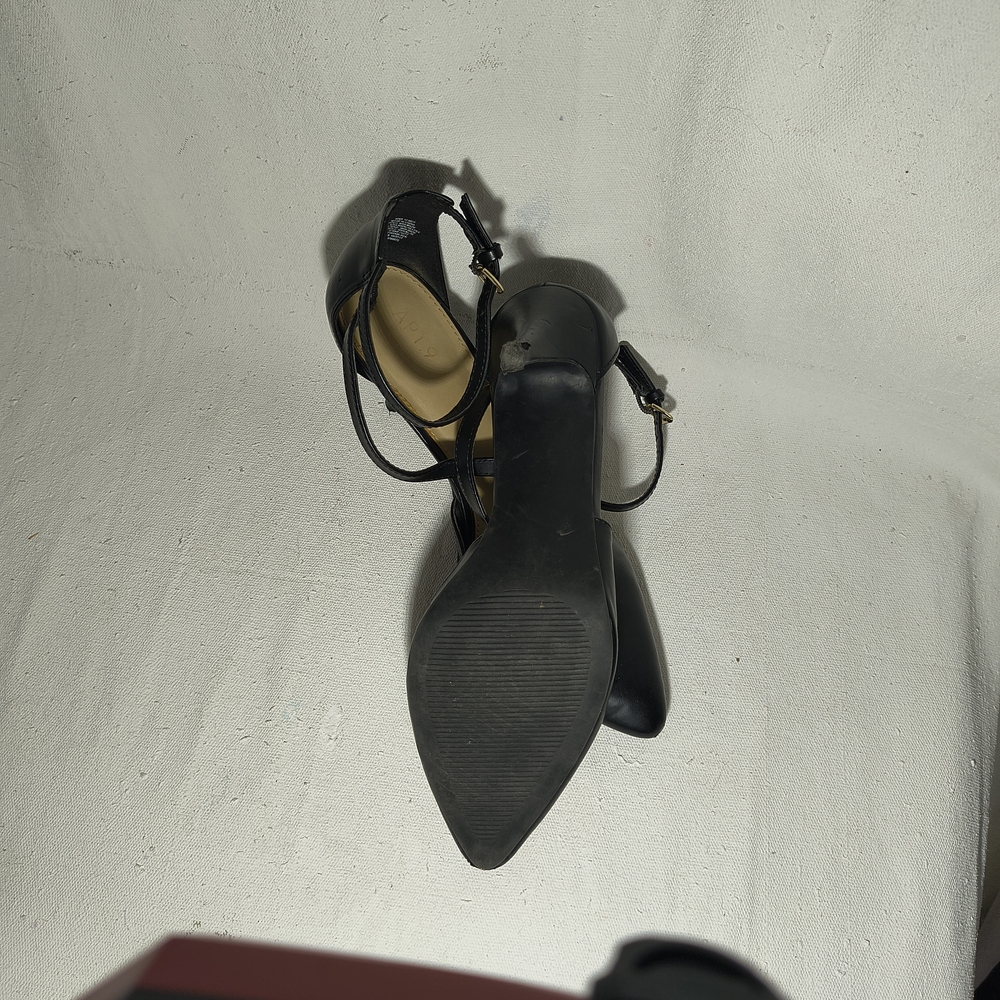 Women's Size 10 Black Strap Pumps W/3" Heel By Apt 9 - Picture 7 of 7
